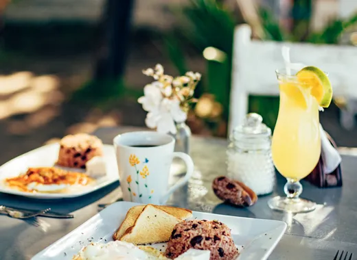 Desayuno nicaragüense con jugo — Nambí Lodge