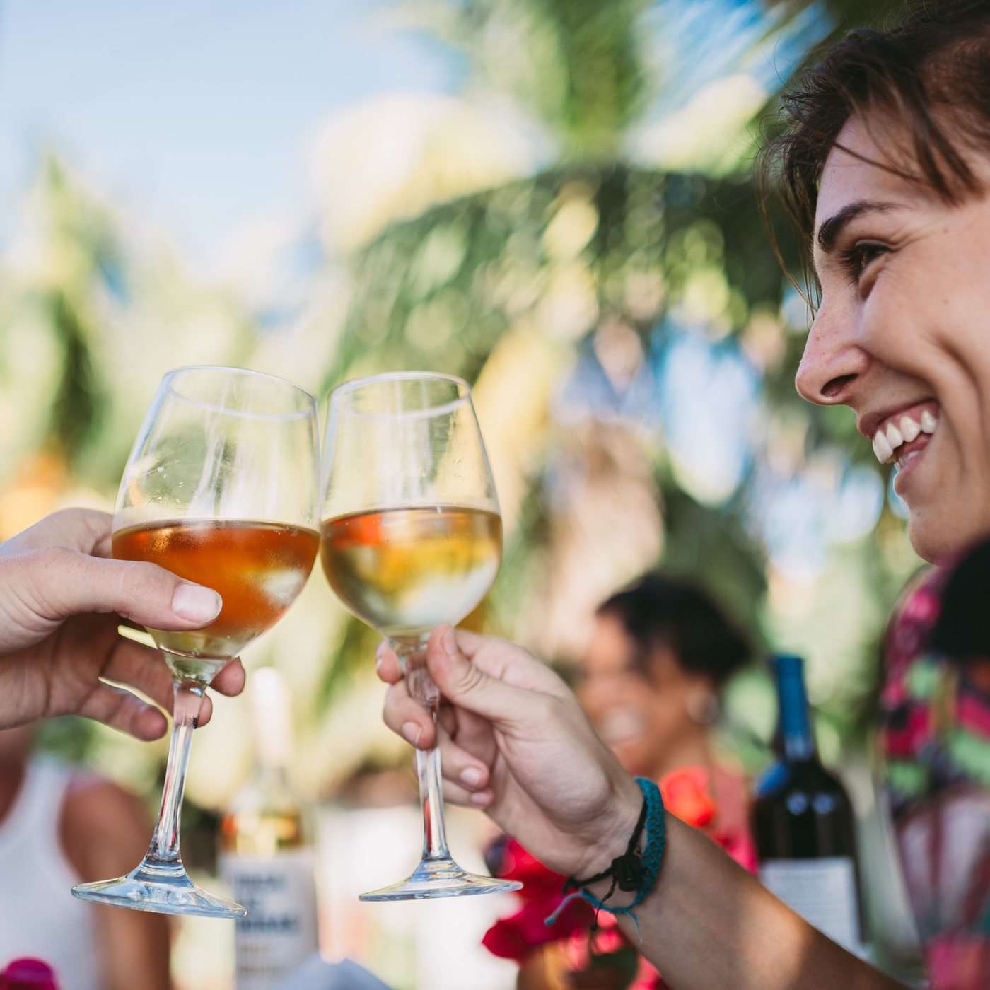 Brindis con vino en Nambí Lodge Nicaragua